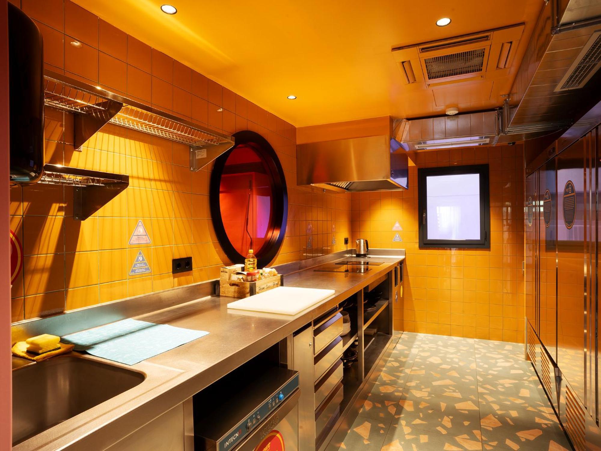 Amistat City Hostel บาร์เซโลนา ภายนอก รูปภาพ