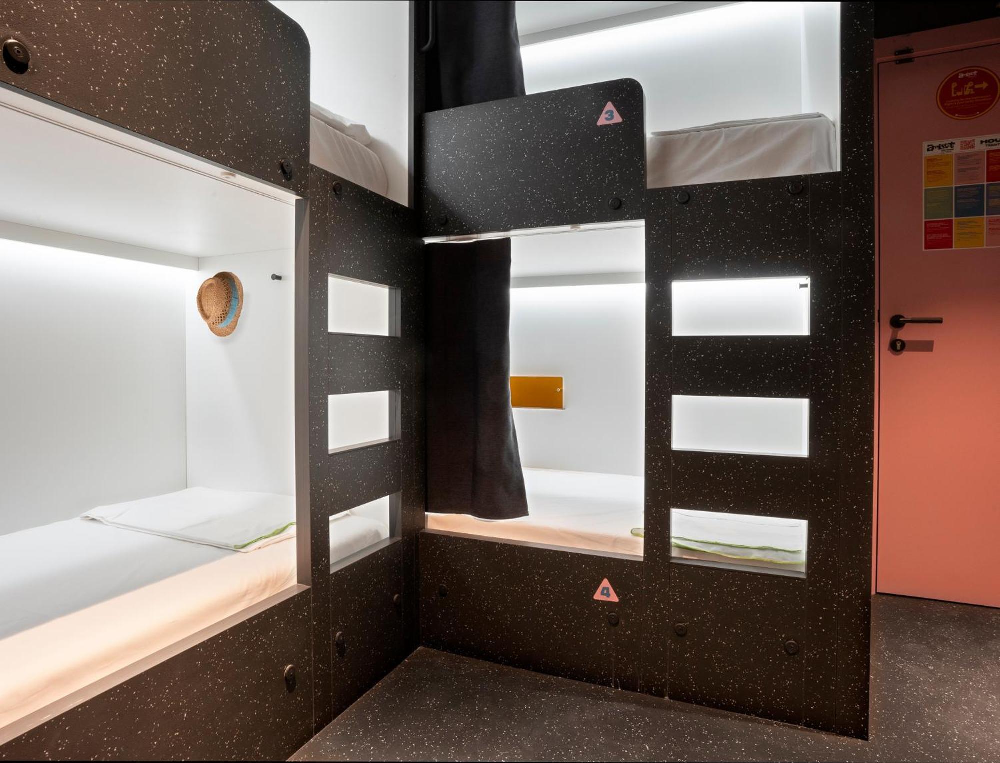 Amistat City Hostel บาร์เซโลนา ภายนอก รูปภาพ