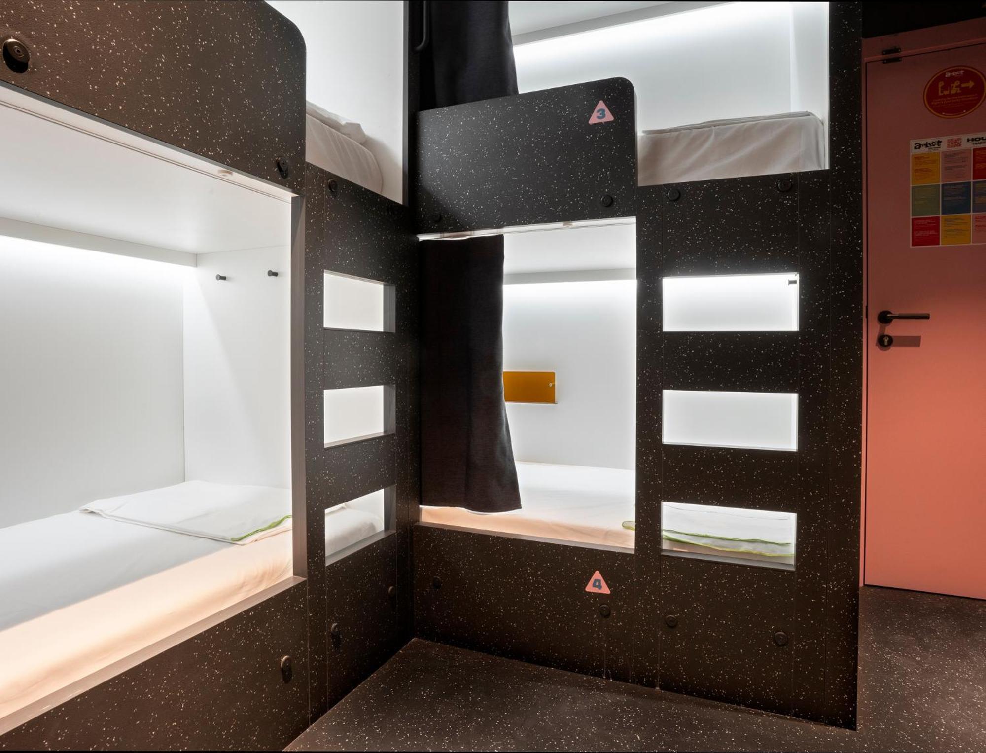 Amistat City Hostel บาร์เซโลนา ภายนอก รูปภาพ