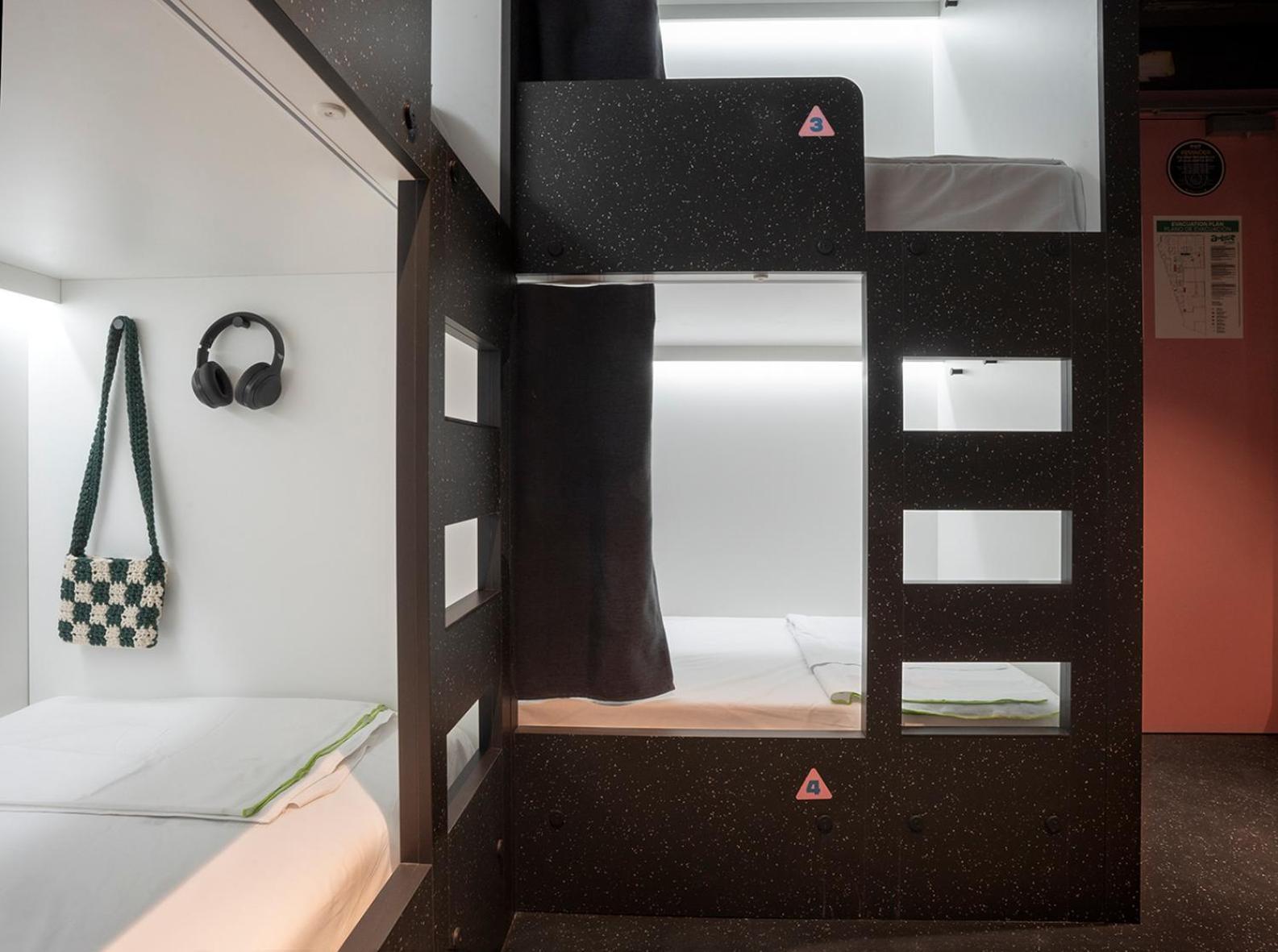 Amistat City Hostel บาร์เซโลนา ภายนอก รูปภาพ